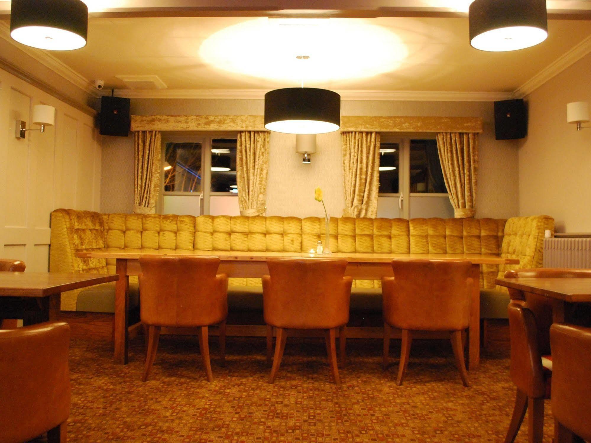 Готель The Warwick Arms Chew Magna Екстер'єр фото